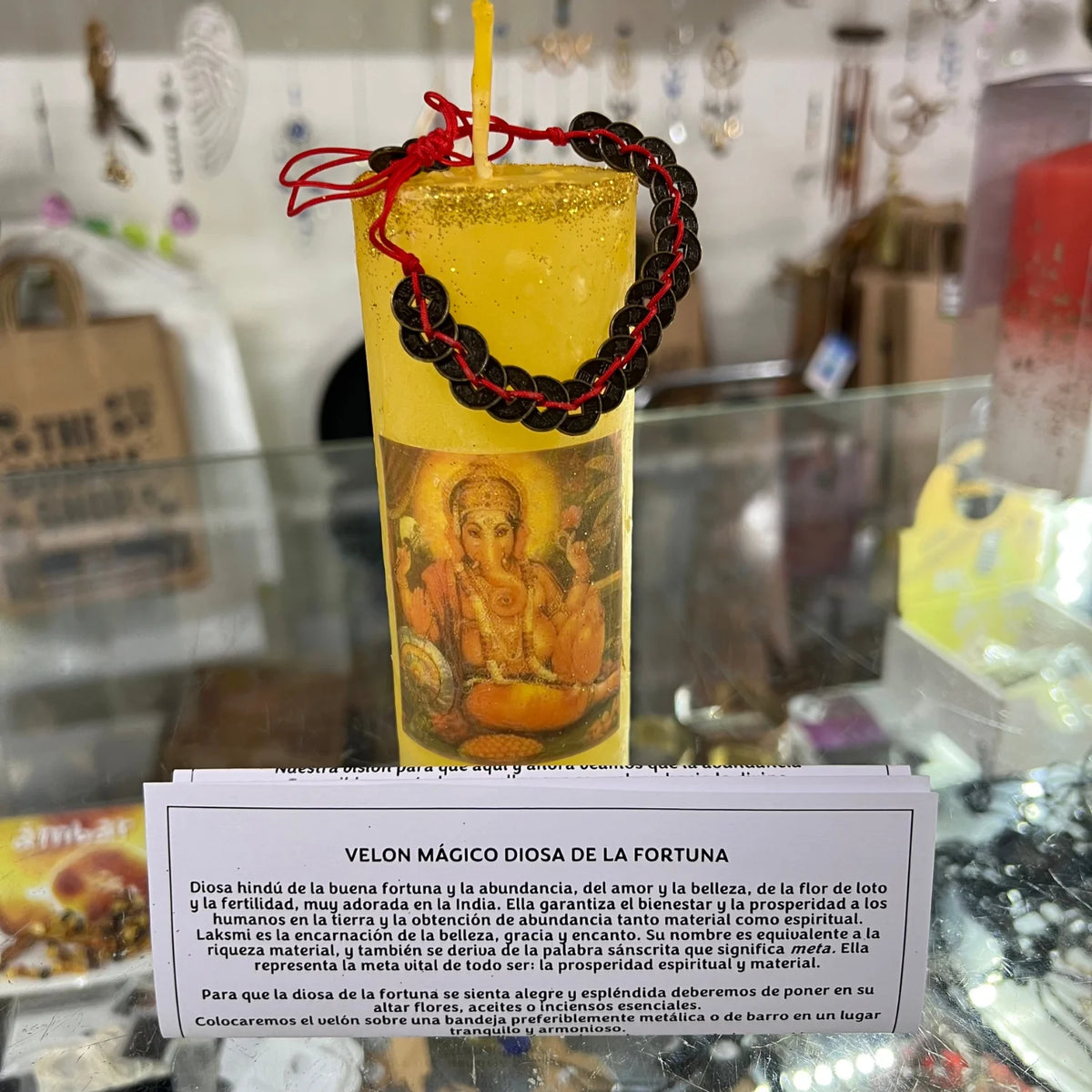 Magical Candle of the Goddess of Fortune for Attracting Wealth and Prosperity by THE BUBBLE SHOP, a ritualized wax candle that includes a money bracelet, ideal for prosperity rituals and economic success.
