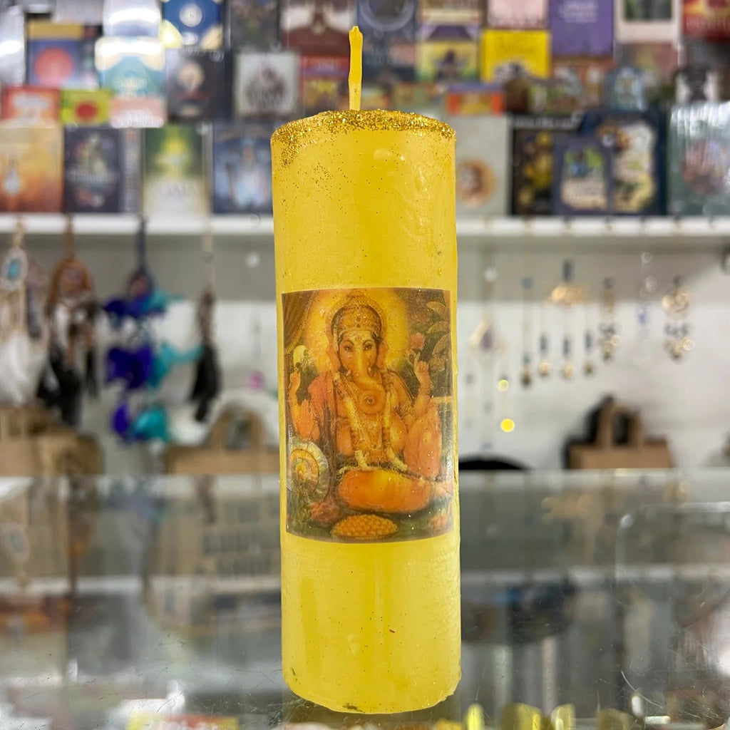 Magical Candle of the Goddess of Fortune for Attracting Wealth and Prosperity by THE BUBBLE SHOP, a ritualized wax candle that includes a money bracelet, ideal for prosperity rituals and economic success.