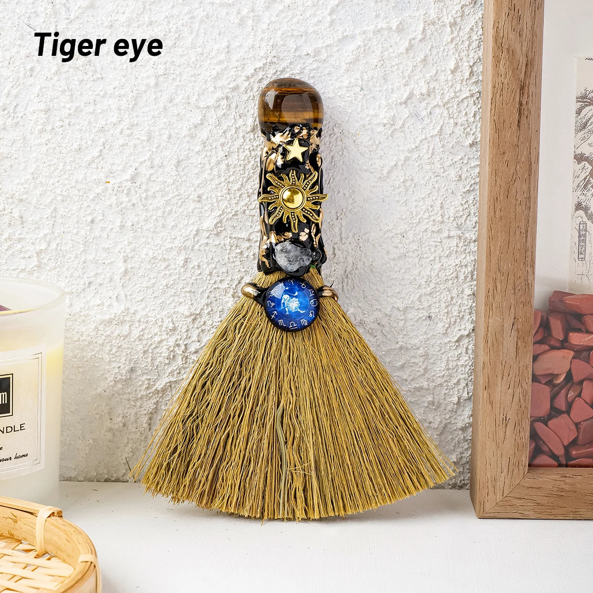 Escoba Mágica de Bruja con Cristal Natural — Amuleto Ritual