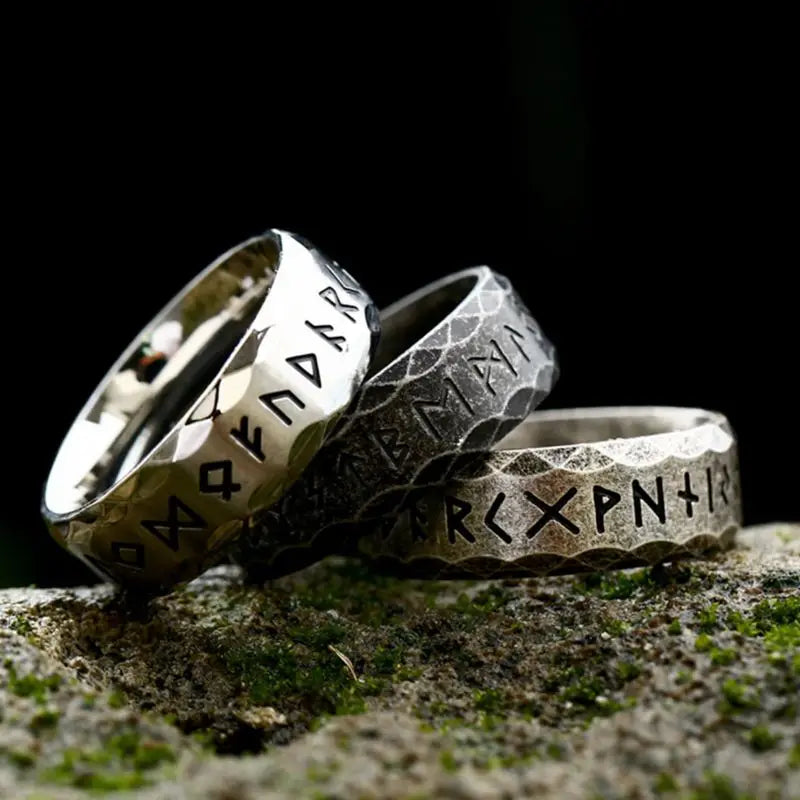 Anillo Vikingo de Runas — Acero Inoxidable de Inspiración Nórdica
