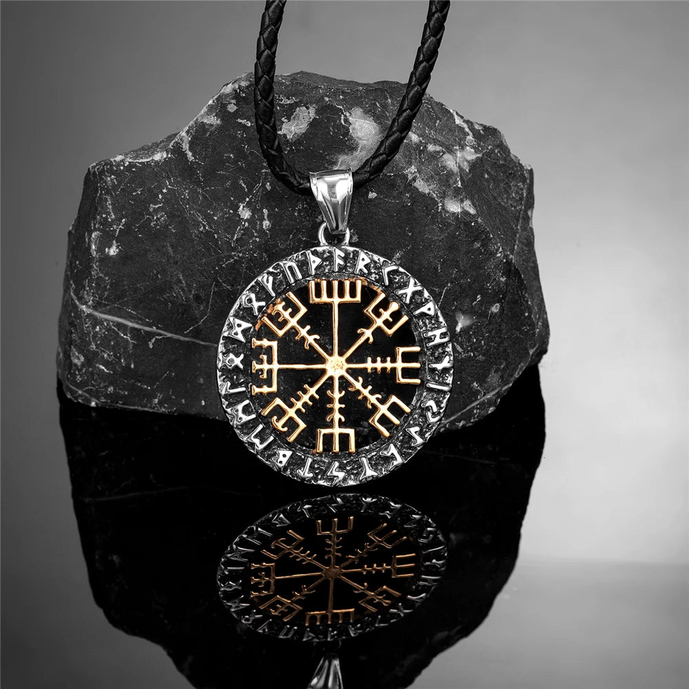 Colgante Nórdico Vegvísir — Brújula Vikinga de Acero Inoxidable