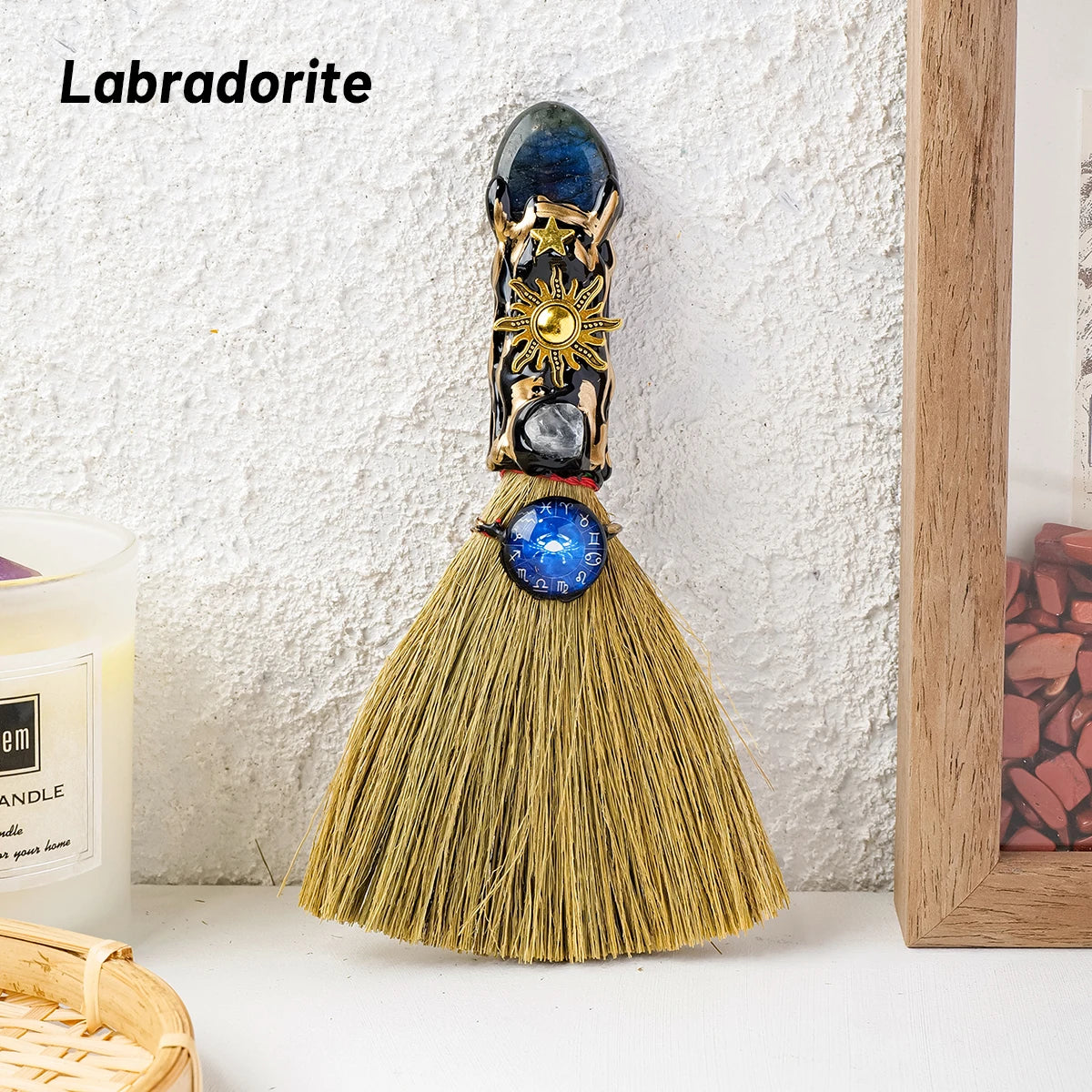 Escoba Mágica de Bruja con Cristal Natural — Amuleto Ritual