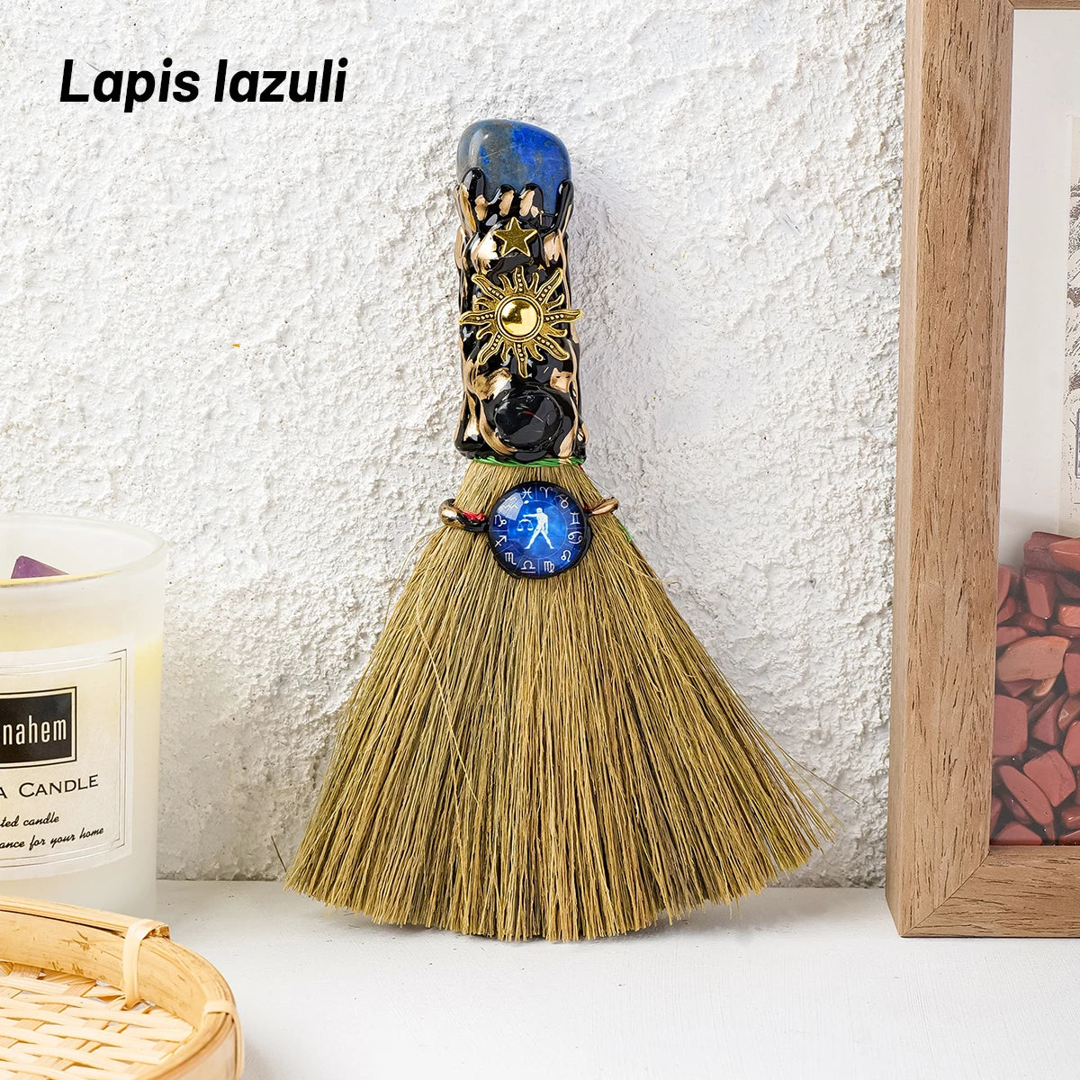 Escoba Mágica de Bruja con Cristal Natural — Amuleto Ritual