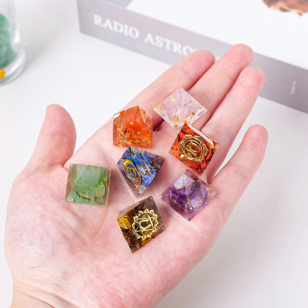 Minipirámides de Cristales Naturales — Amuletos para Altares y Chakras
