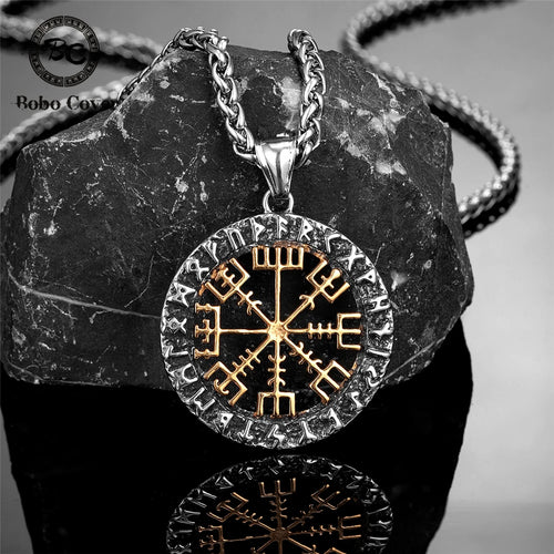 Colgante Nórdico Vegvísir — Brújula Vikinga de Acero Inoxidable