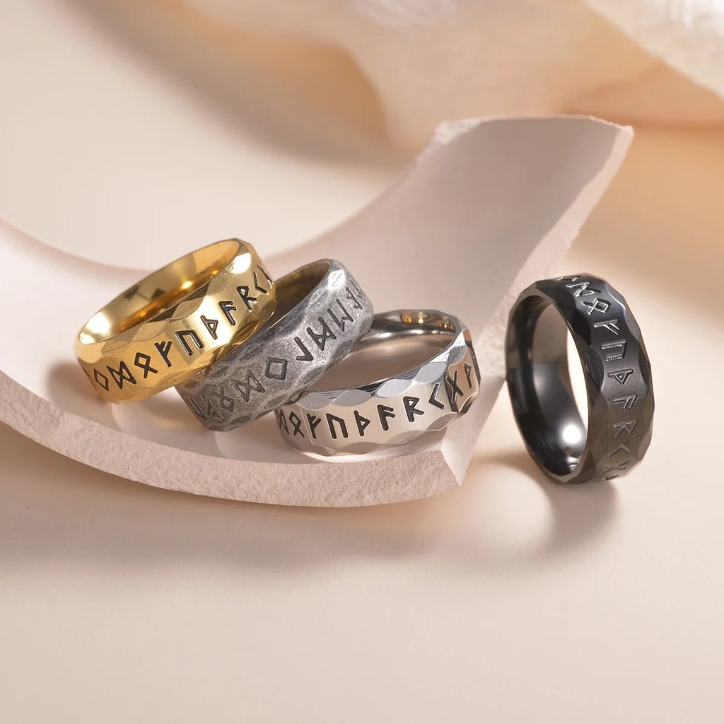 Anillo Vikingo de Runas — Acero Inoxidable de Inspiración Nórdica