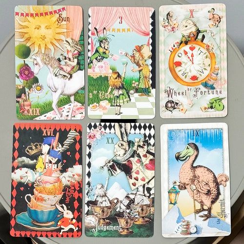 Alice in Tarotland — Tarot de Alicia en el País de las Maravillas