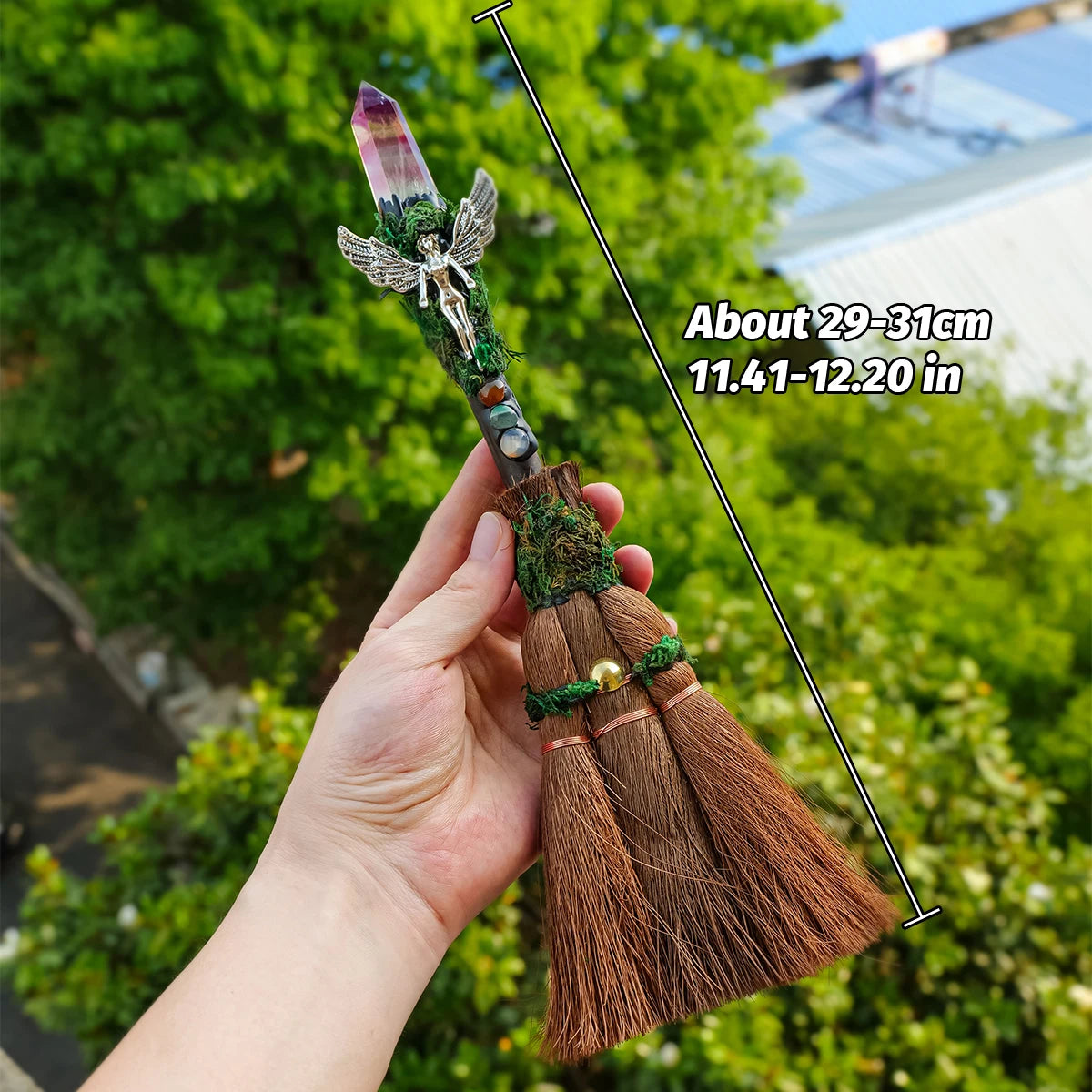 Escoba Ritual de Bruja con Cristal Natural — Decoración de Altar