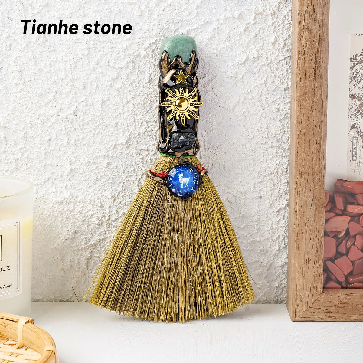 Escoba Mágica de Bruja con Cristal Natural — Amuleto Ritual