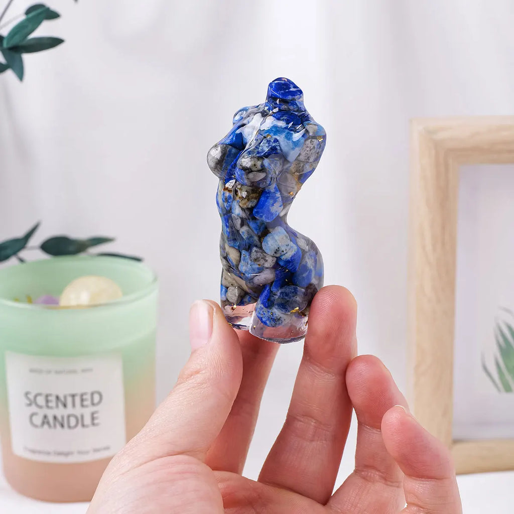 Diosa de Cristal Natural — Figura Femenina de Feminidad y Amor Propio