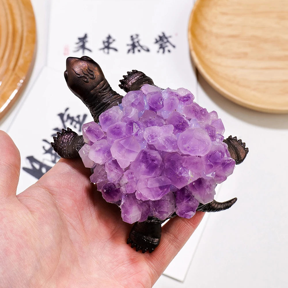Tortuga de Cristal Natural con Drusa — Símbolo de Sabiduría y Longevidad