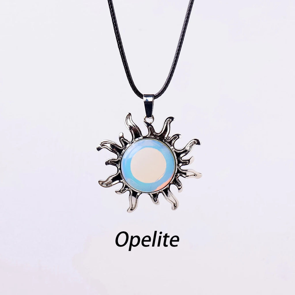 Colgante del Sol de Apolo con Cristal Natural — Amuleto Solar