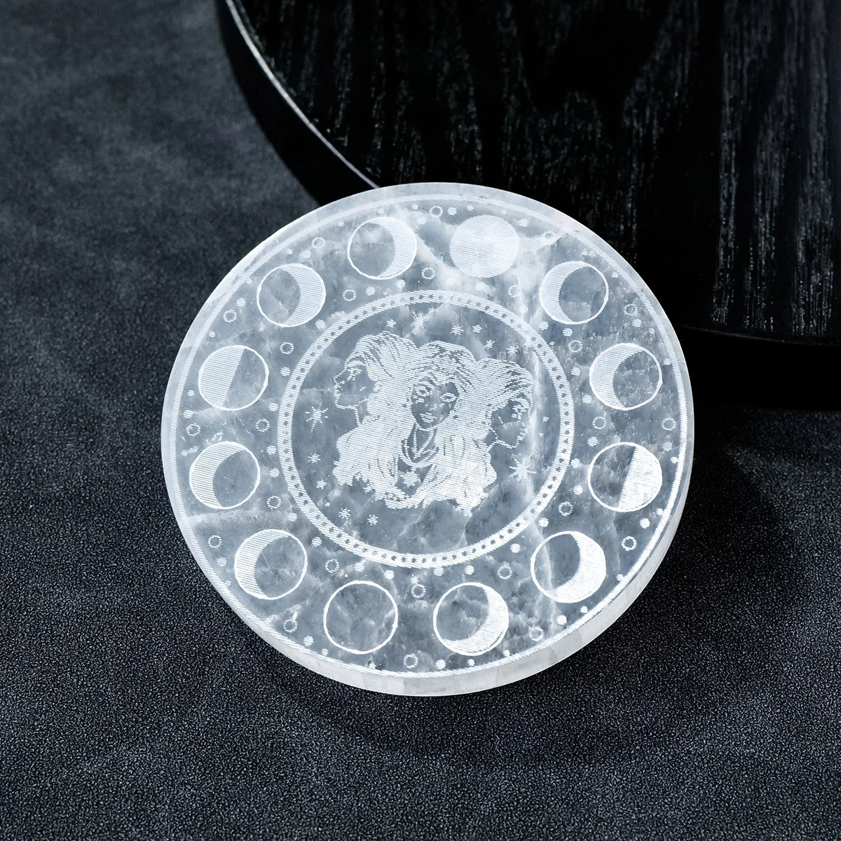 🌙 Triple Diosa Lunar de Selenita — Símbolo de las Fases de la Luna
