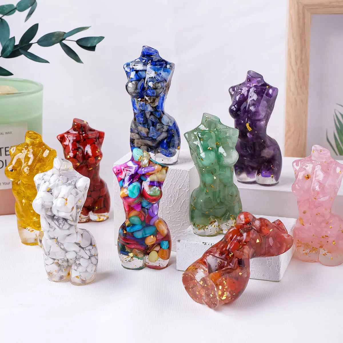 Diosa de Cristal Natural — Figura Femenina de Feminidad y Amor Propio