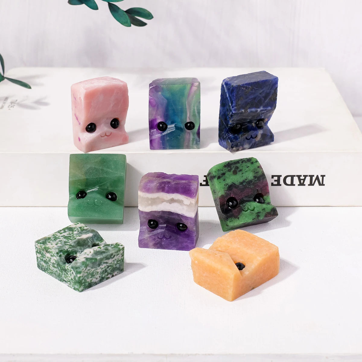 Figura de Cristales Naturales — Figura Decorativa de Altar